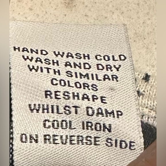 Stunning Carmen Marc Valvo Dress: Eye-Catching Patterns, Size S – Stand Out! - Picture 12 of 12